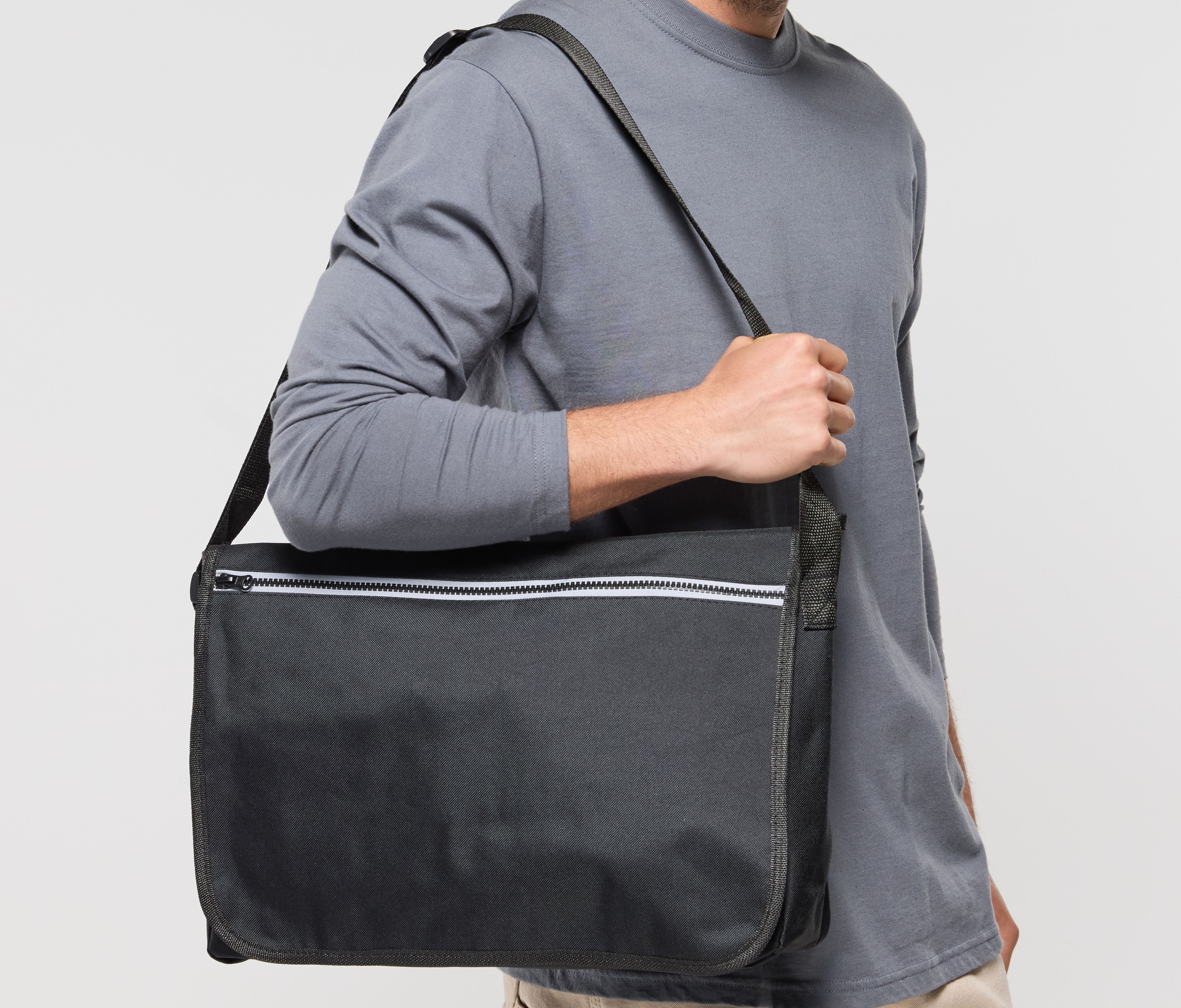 MESSENGER BAG
